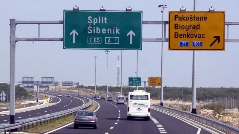 Autópálya-matrica: Ezekre az alapvető tudnivalókra érdemes odafigyelned, ha külföldi útra készülsz!