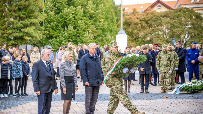 Szekszárdon megemlékeztek az aradi vértanúkról: egy különleges esemény keretében tisztelegtek a hősök emléke előtt (képgaléria)