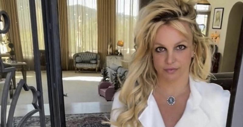 Britney Spears-t elkergették Amerikából a lesifotósok, akik folyamatosan a nyomában voltak.