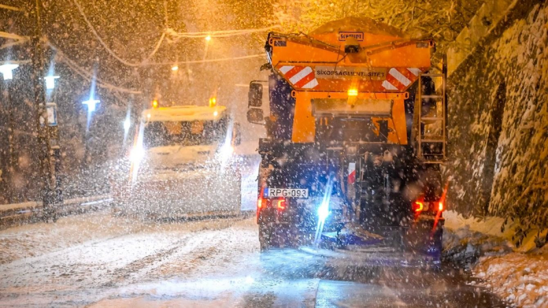 Ezért lehet kockázatos a nyári gumi használata Budapesten, ne vágj bele az útra vele! - Metropol