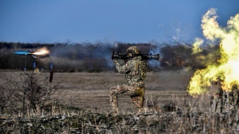 Új, pusztító erejű páncéltörő fegyverek érkeztek a honvédséghez, amelyek jelentős előnyt biztosítanak a harctéren.