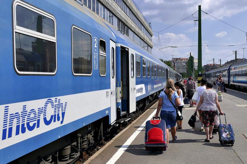 Vonatozók figyelem! Július elején változások lépnek életbe a Szeged környéki vasútvonalak menetrendjében. Készüljön fel az új időpontokra és útvonalakra!