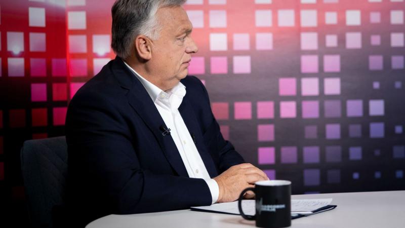 Nem hagyhatjuk, hogy Brüsszel Pojáca Petire húzza a kormányfői csörgősipkát!