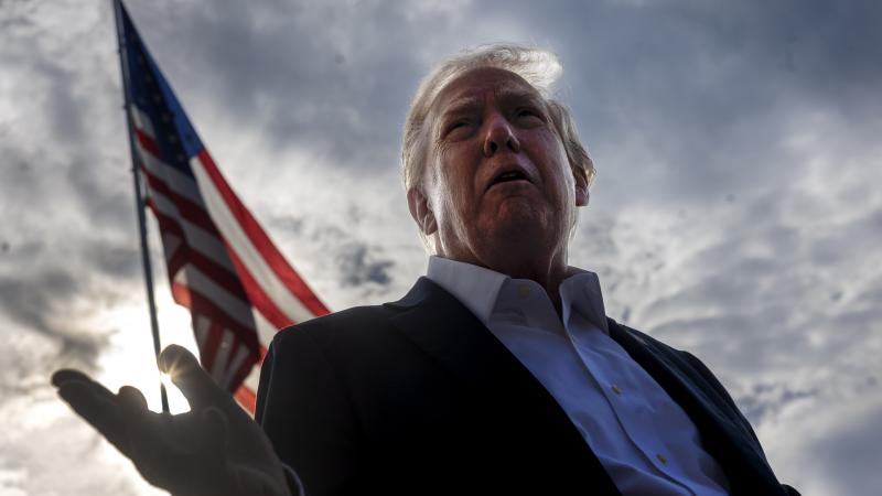 Trump sürgeti, hogy Zelenszkij és Putyin mielőbb találkozzanak, és kifejtette véleményét arról, hogy ki a valódi 