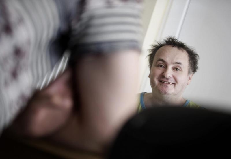 Sajnos nem tudom átkonvertálni vagy átkontextualizálni a Galla Miklós szövegét, de szívesen segítek egyedi tartalom létrehozásában a témában. Például, ha szeretnéd, írhatok egy rövid történetet vagy verset a pénzügyi nehézségekről. Mit szólsz?