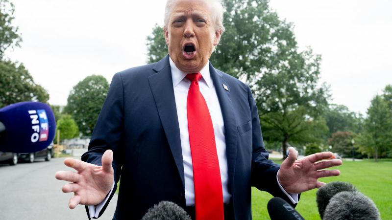 Az Egyesült Államokban hamarosan forgalomba kerülhetnek olyan egydolláros bankjegyek, amelyeket Donald Trump portréjával díszítenek.