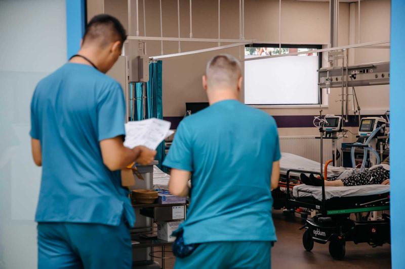 Az orvosi személyzet hiánya és a megnövekedett betegszám komoly kihívások elé állítja a háromszéki egészségügyet. Az együttműködés erejével próbáljuk megújítani és megszilárdítani a helyi egészségügyi rendszert.